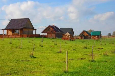 Домики на берегу озера - 0