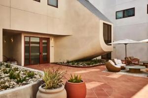 Dondo Stay, Los Angeles