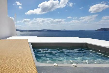 Allure Breeze Suites - 115