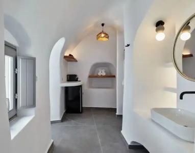 Allure Breeze Suites - 110