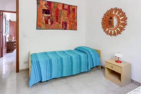 Villa with Panoramic Courtyard and Private Parking - 10