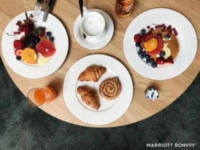 Courtyard Warsaw Airport - 11