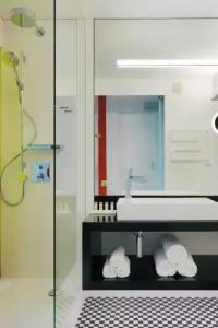 Courtyard Warsaw Airport - 60