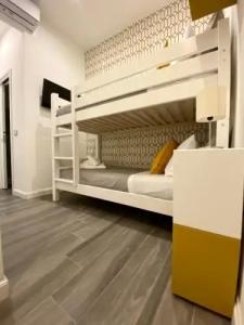 4 Vatican Rooms - 19