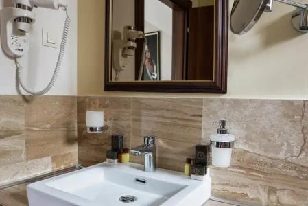 Waikiki Apartments - 6