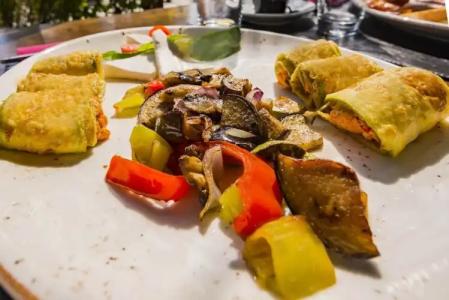 Waikiki Apartments - 10