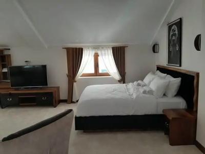 Waikiki Apartments - 2