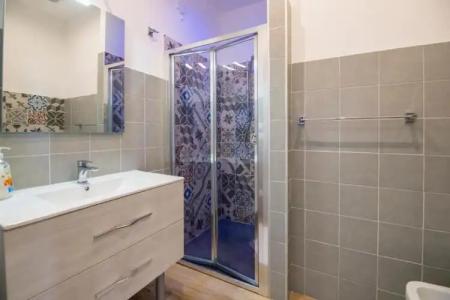 White Apartments & Spa - 6