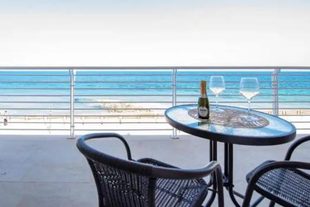 White Apartments & Spa - 57