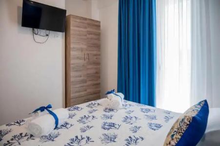 White Apartments & Spa - 44