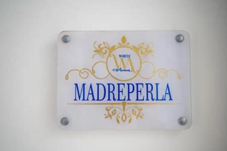 White Apartments & Spa - 24