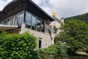 Disney Guest House, Budva