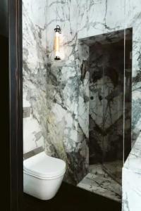 The Harbor Luxury Living - 27