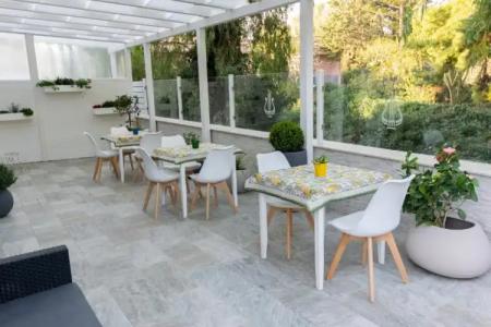 Apollo Bed & Breakfast - 13