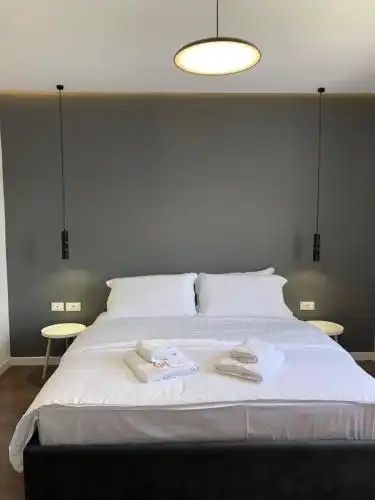 Grand - 1