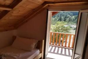 Bujtina Tinari, Bajraku i Thethit