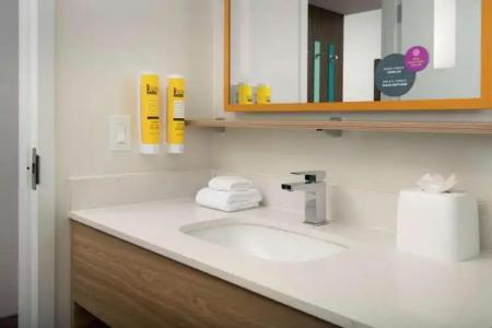 Tru by Hilton Miami West Brickell - 38