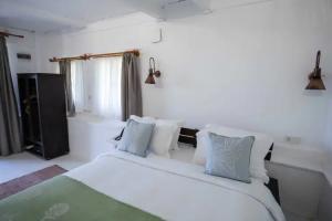 Lov Faralya Adults Only, Faralya