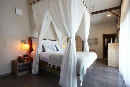 Lov Faralya Adults Only - 18