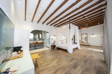 Lov Faralya Adults Only - 42