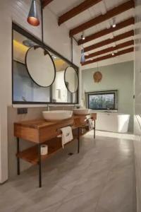 Lov Faralya Adults Only - 68