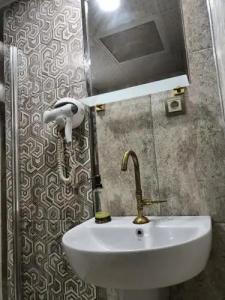 Nahrin Hote & Art - 51