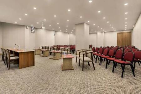 Ramada by Wyndham Van - 10