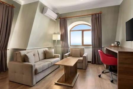 Ramada by Wyndham Van - 2