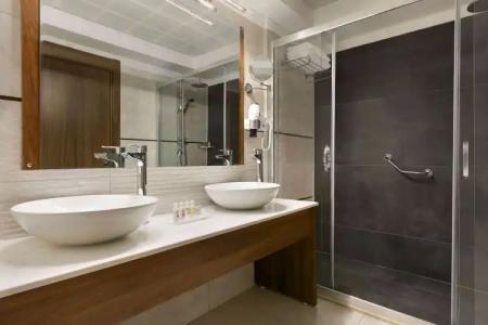 Ramada by Wyndham Van - 7