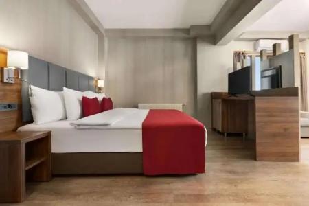 Ramada by Wyndham Van - 18