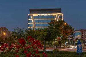 The Conforium Hotel, Van