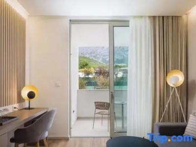 Aminess Laurel Khalani - 83