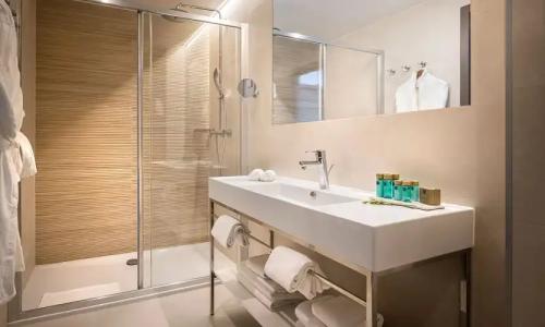 Aminess Laurel Khalani - 54