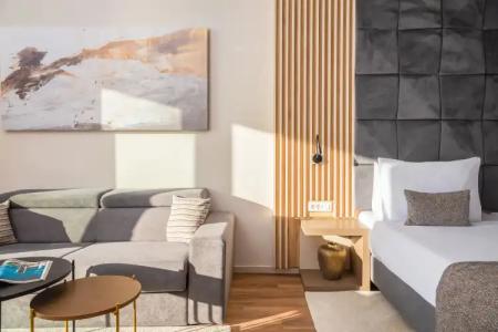 Aminess Laurel Khalani - 3