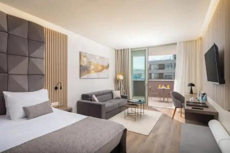 Aminess Laurel Khalani - 94