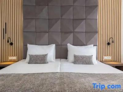 Aminess Laurel Khalani - 80