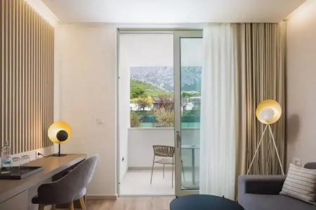 Aminess Laurel Khalani - 69