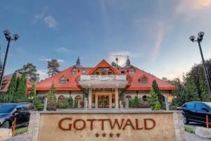 Gottwald Hotel, Tata, Tata