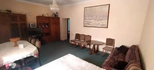 Flora's Guest House - 8