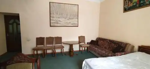 Flora's Guest House - 6