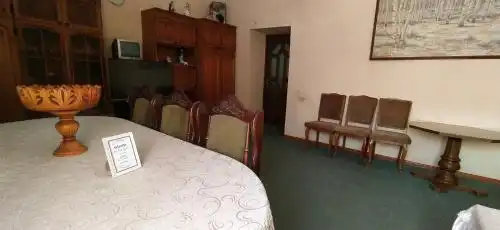 Flora's Guest House - 9