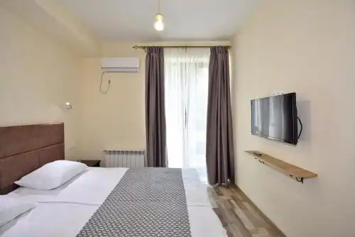 The Nut Guest House - 9