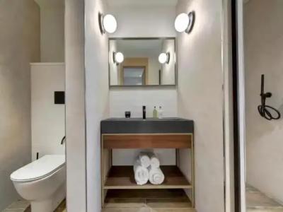 Land's End, Boutique - 17