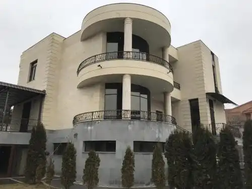 White Luxury Villa With Swimming Pool In City Center - 27