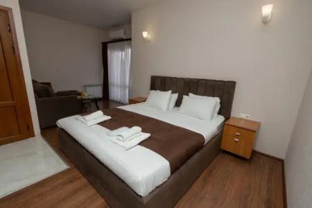 Hillside Guest house - 1