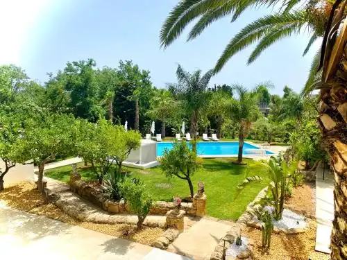 Emesh Boutique Suite - 0