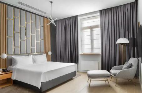 The Basilian Minsk, Curio Collection By Hilton - 100