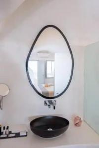 Caldera Cliff Illusion Suites - 66