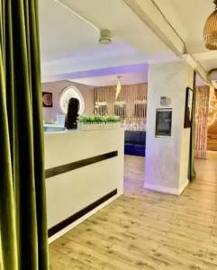 Riverside Boutique - 4