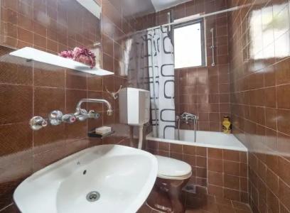 Madra Rooms and Apartments - 19